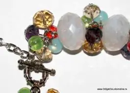 Narukvica od perli i kristalića ručna izrada unikat 9739