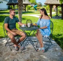 Baštenski set 2 solice + sto metalni