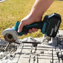 Makita DMC300Z akumulatorski kružni rezač 18V