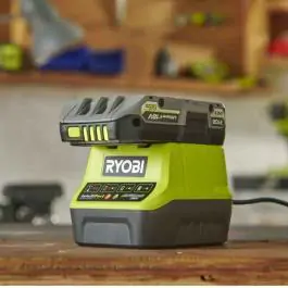 Set – punjač baterija i baterija od 2.0Ah 18V ONE+™ – RYOBI RC18120-120C