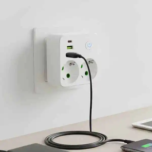 Strujni punjač razdelnik 2 utičnice + 2xUSB+tip C Prosto