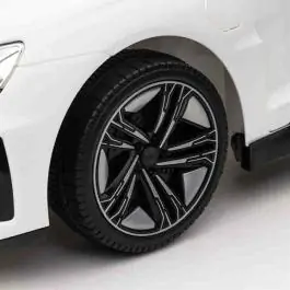 Dečiji automobil na akumulator Audi RS e-tron GT Beli – Licencirani model sa daljinskim upravljačem i LED svetlima